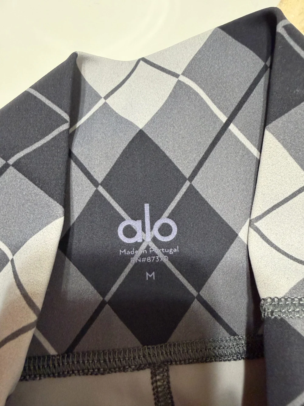 Alo Yoga Medoum Plaid Vapor Biker Shorts. 🖤⚡️